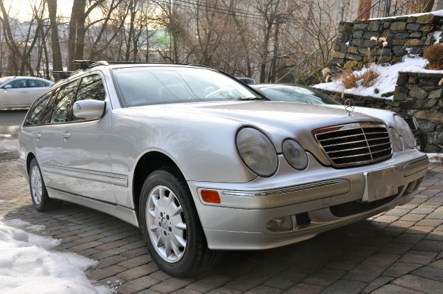 Mercedes-Benz E-Class 2001 photo 1