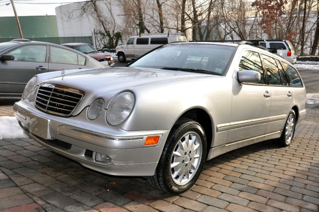Mercedes-Benz E-Class 2001 photo 2