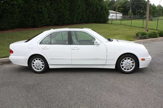 Mercedes-Benz E-Class 2001 photo 1