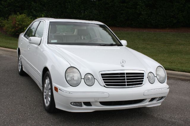 Mercedes-Benz E-Class 2001 photo 2