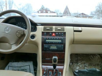 Mercedes-Benz E-Class 2001 photo 1