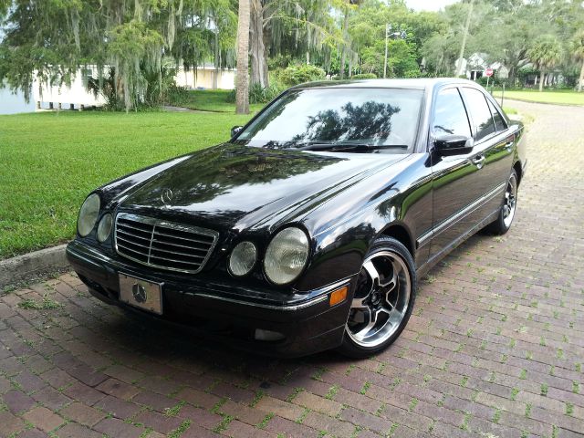 Mercedes-Benz E-Class 2001 photo 2