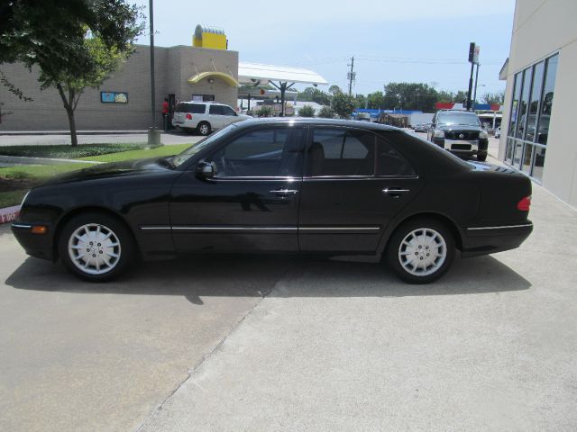 Mercedes-Benz E-Class 2001 photo 1