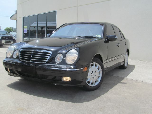 Mercedes-Benz E-Class 2001 photo 2
