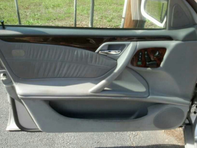 Mercedes-Benz E-Class 2001 photo 15