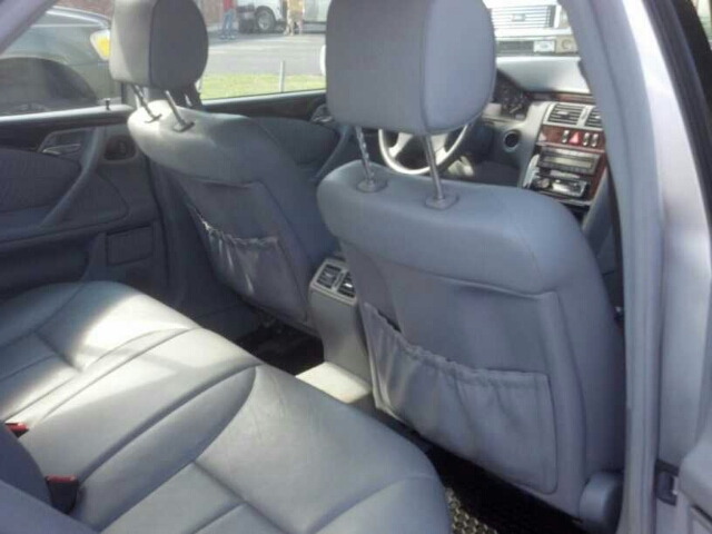 Mercedes-Benz E-Class 2001 photo 2
