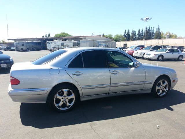 Mercedes-Benz E-Class 2002 photo 3