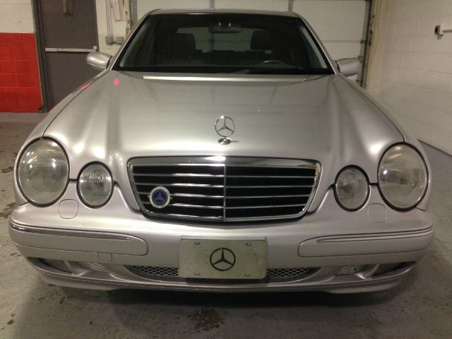 Mercedes-Benz E-Class 2002 photo 3