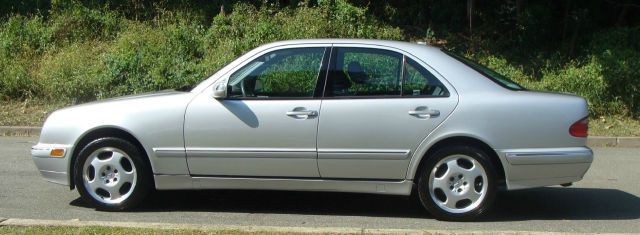 Mercedes-Benz E-Class 2002 photo 3