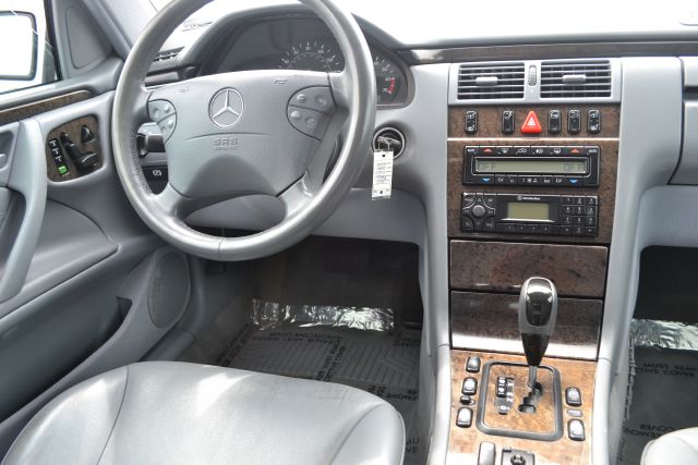 Mercedes-Benz E-Class 2002 photo 16
