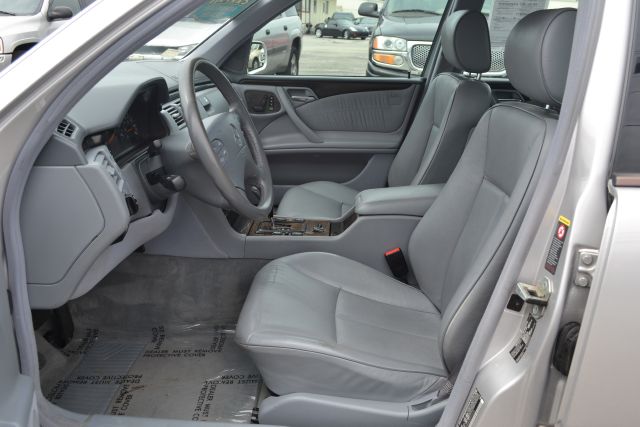 Mercedes-Benz E-Class 2002 photo 21