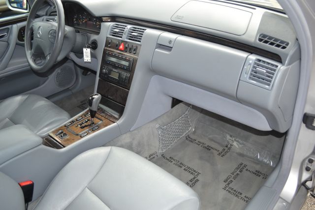 Mercedes-Benz E-Class 2002 photo 28
