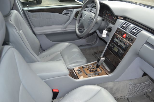 Mercedes-Benz E-Class 2002 photo 36