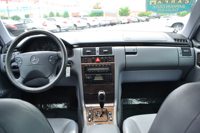 Mercedes-Benz E-Class 2002 photo 40