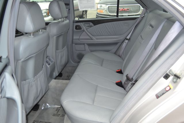 Mercedes-Benz E-Class 2002 photo 41