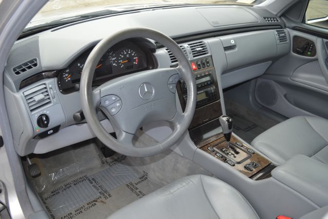 Mercedes-Benz E-Class 2002 photo 45