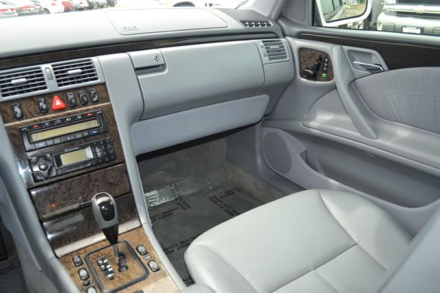 Mercedes-Benz E-Class 2002 photo 7