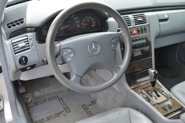 Mercedes-Benz E-Class 2002 photo 9