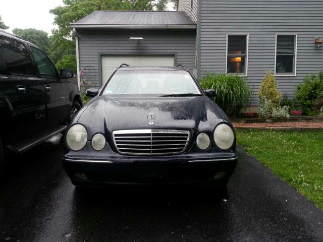 Mercedes-Benz E-Class 2002 photo 2