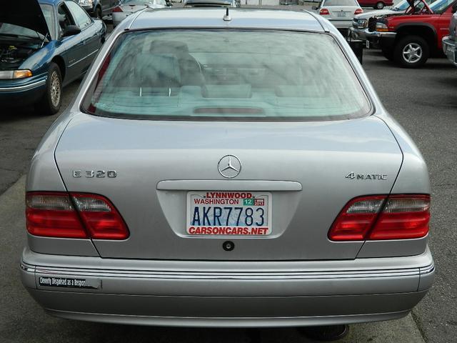 Mercedes-Benz E-Class 2002 photo 2