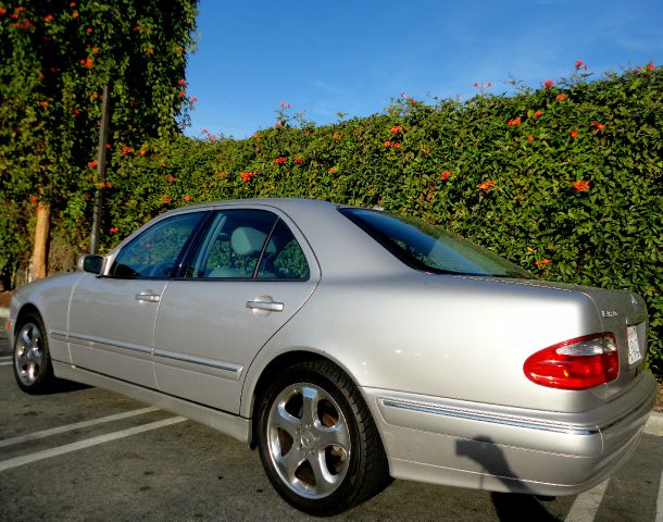 Mercedes-Benz E-Class 2002 photo 1