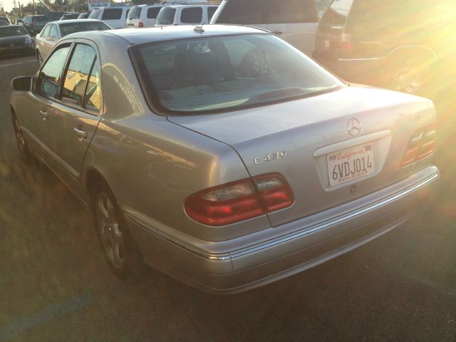 Mercedes-Benz E-Class 2002 photo 1