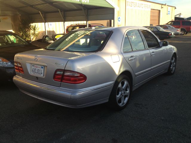 Mercedes-Benz E-Class 2002 photo 2