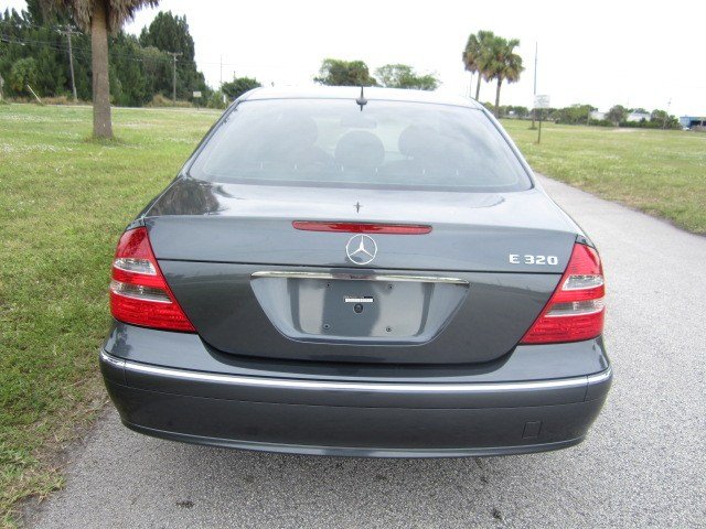 Mercedes-Benz E-Class 2003 photo 3