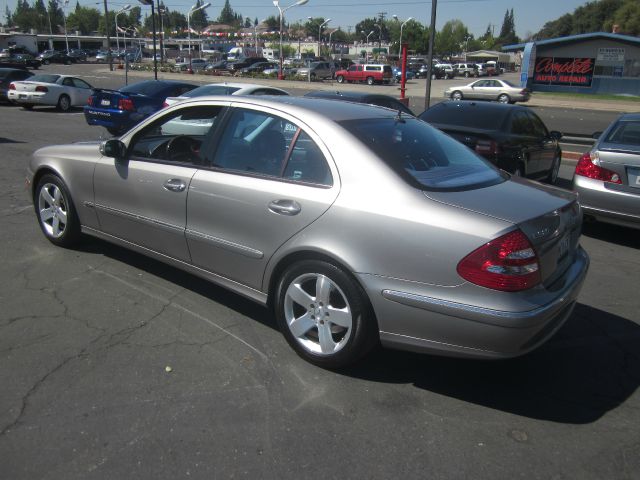 Mercedes-Benz E-Class 2003 photo 2