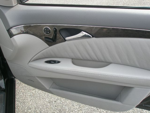 Mercedes-Benz E-Class 2003 photo 1