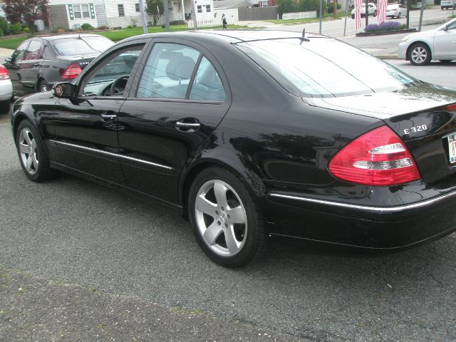 Mercedes-Benz E-Class 2003 photo 10