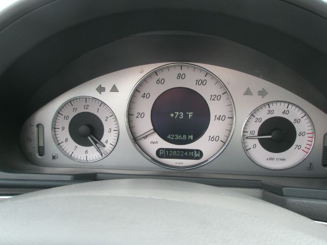 Mercedes-Benz E-Class 2003 photo 21