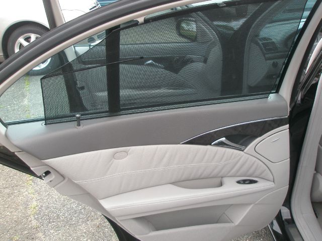 Mercedes-Benz E-Class 2003 photo 26