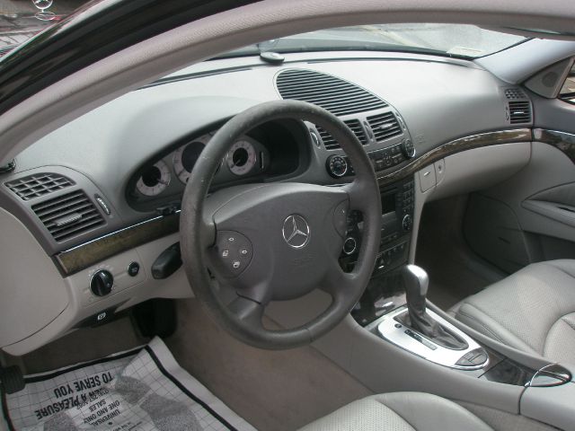 Mercedes-Benz E-Class 2003 photo 33