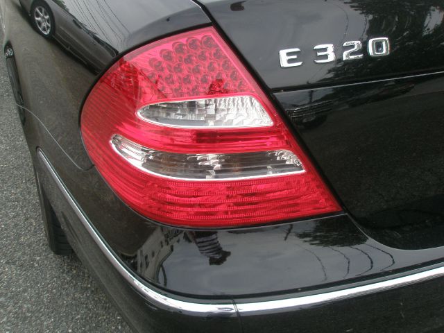 Mercedes-Benz E-Class 2003 photo 6