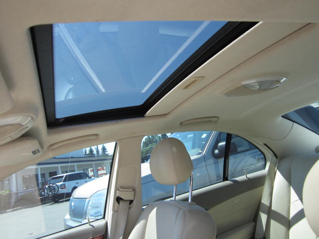 Mercedes-Benz E-Class 2003 photo 3