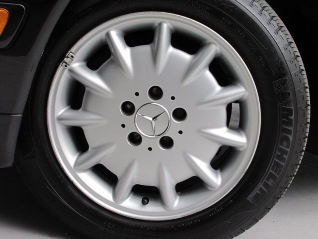 Mercedes-Benz E-Class 2003 photo 2