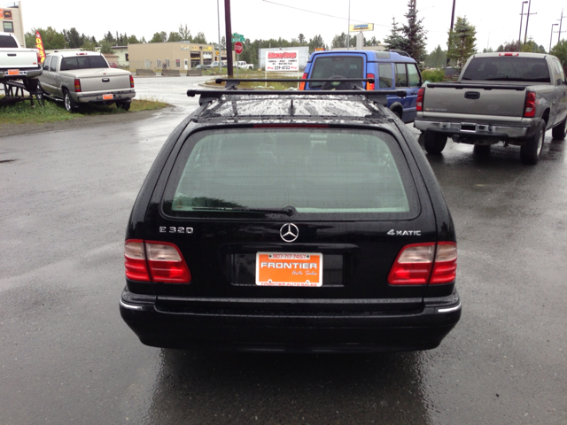 Mercedes-Benz E-Class 2003 photo 2