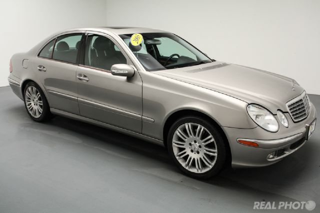 Mercedes-Benz E-Class 2003 photo 2