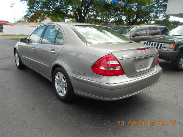 Mercedes-Benz E-Class 2003 photo 3