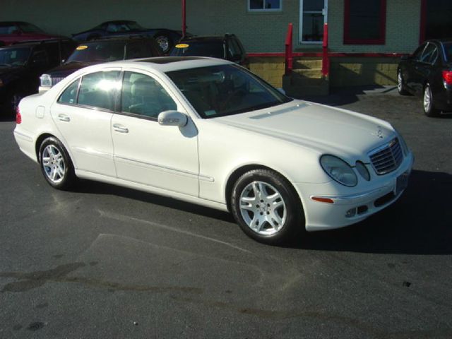Mercedes-Benz E-Class 2003 photo 1