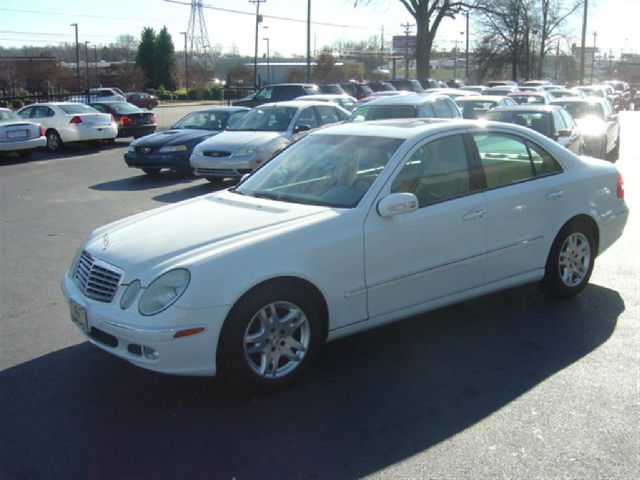 Mercedes-Benz E-Class 2003 photo 2
