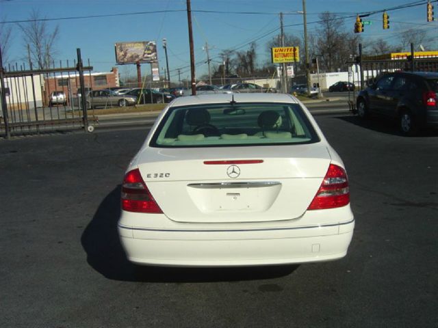 Mercedes-Benz E-Class 2003 photo 3