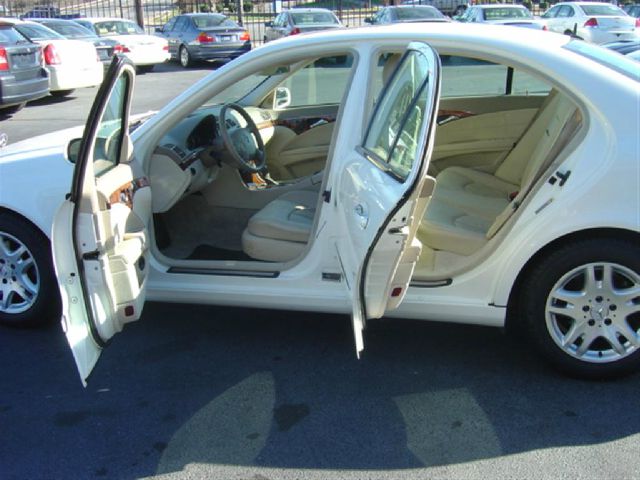 Mercedes-Benz E-Class 2003 photo 4