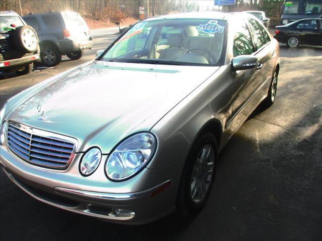 Mercedes-Benz E-Class 2003 photo 3
