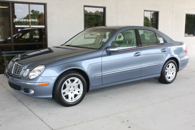Mercedes-Benz E-Class 2003 photo 1