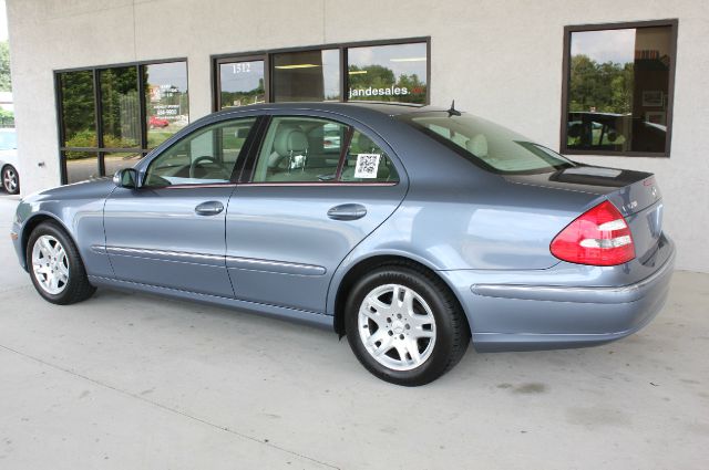 Mercedes-Benz E-Class 2003 photo 3
