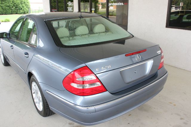 Mercedes-Benz E-Class 2003 photo 4