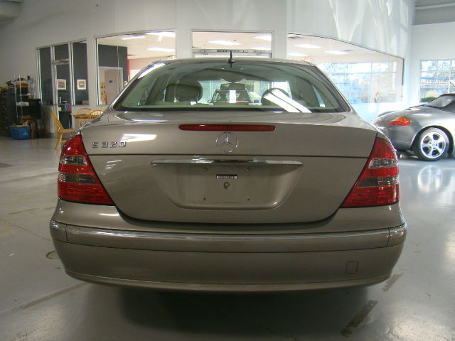 Mercedes-Benz E-Class 2003 photo 1