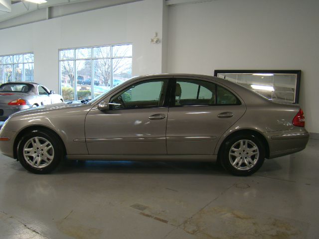Mercedes-Benz E-Class 2003 photo 2